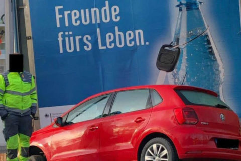 Staranowała billboard promujący trzeźwość za kółkiem. Była kompletnie pijana