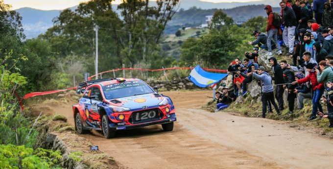 Rajd Argentyny: Thierry Neuville i Hyundai uciekają peletonowi