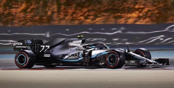 George Russell we wtorek Williamsem, w środę Mercedesem. Kibice protestują