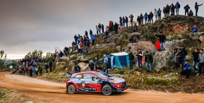Rajd Argentyny: Thierry Neuville z piłką meczową. Awaria Tanaka