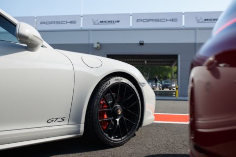 Wybierasz się na Track Day, ale nie wiesz która opona będzie najlepsza?