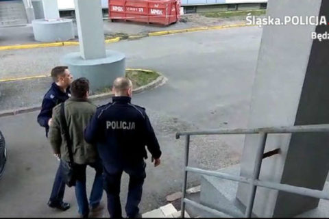 Instruktor nauki jazdy pijany wjechał w barierki. Potem zaatakował policjantów