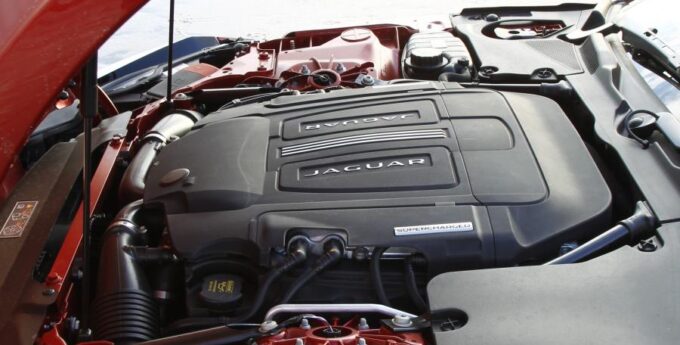 Jaguar zaprasza do serwisu! Awaria nieco śmierdzi i jest niebezpieczna!