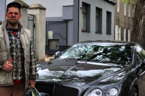 Znany polski komik zatrzymany i skuty na masce. Prank się udał