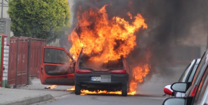 Seicento z LPG spłonęło wraz z kierowcą po czołówce z ciężarówką