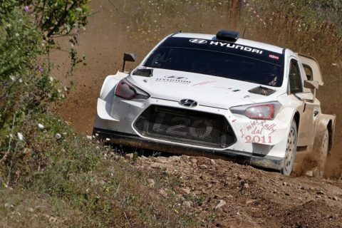 WRC: Neuville prowadził rajdówkę po raz pierwszy od koszmarnego wypadku