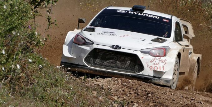 WRC: Neuville prowadził rajdówkę po raz pierwszy od koszmarnego wypadku