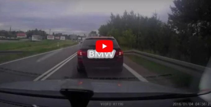 Za ten manewr kierowca BMW stracił 1000 zł. Chciał być sprytny
