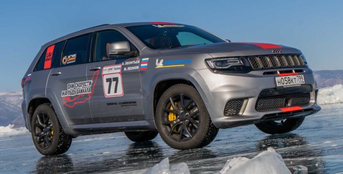 Jeep Grand Cherokee Trackhawk pobił rekord świata. 280 km/h na zamarzniętym jeziorze!