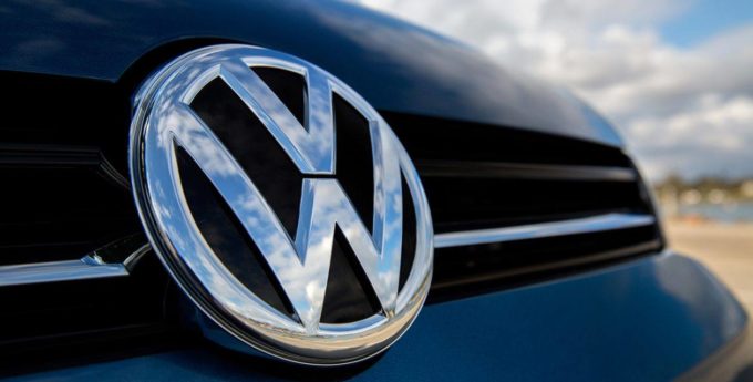 26-latek uznał, że byle co nie będzie wyprzedzać jego VW Golfa. Walczył o honor przy 205 km/h