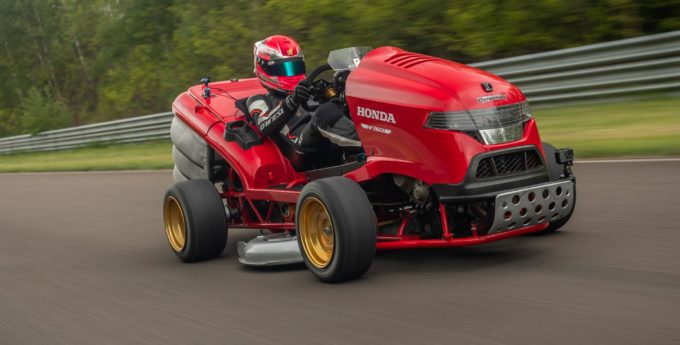 Kosiarka Honda „Mean Mower V2” jest szybsza od Audi R8 czy Ferrari Portofino