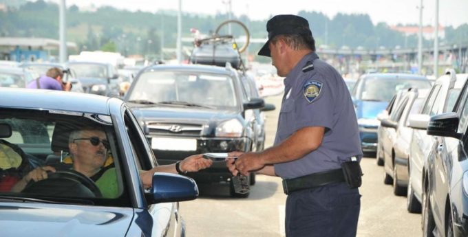 Jak Polacy mogą wrócić z wakacji z zarekwirowanym autem lub nawet 11 tys. zł mandatu?