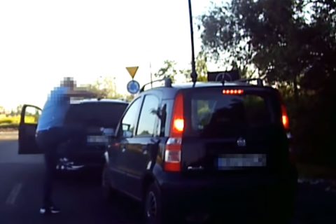 Ostra draka w Rudzie Śląskiej. Osiłek z BMW tłukł kierowcę Pandy na środku drogi