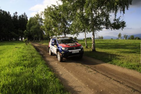 Dacia Duster Elf Cup: Grabowski i Binięda wychodzą na prowadzenie po ciężkim poranku