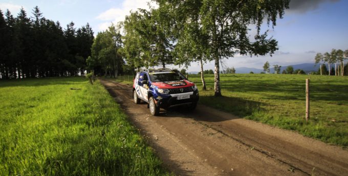 Dacia Duster Elf Cup: Grabowski i Binięda wychodzą na prowadzenie po ciężkim poranku