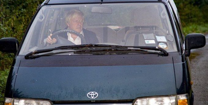 Samochód przyszłego premiera Wielkiej Brytanii to chlew na kółkach. Tak samo będzie rządzić państwem?