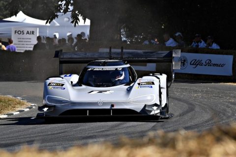 Od dramatycznego ratowania do pobicia 15-letniego rekordu. Tak Volkswagen ID. R rozprawił się z Goodwood