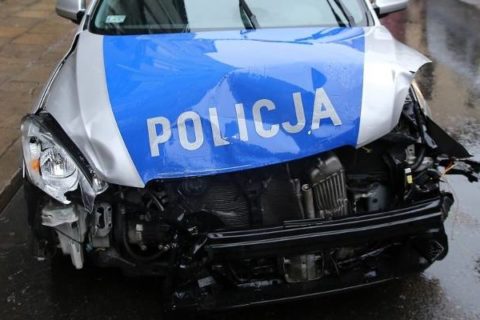 Ponad 400 kolizji i wypadków z udziałem policjantów. Mamy świeże dane za pierwsze pół roku