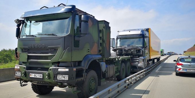 Interwencja niemieckiego wojska na autostradzie A4. Zatrzymali tira z martwym kierowcą