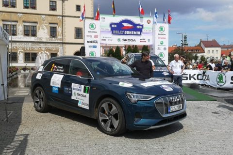 Nieczyste zagrania i dziwne decyzje FIA dotarły już do rajdów dla samochodów elektrycznych