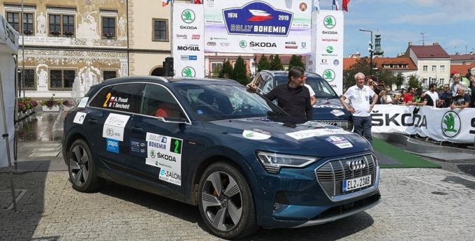 Nieczyste zagrania i dziwne decyzje FIA dotarły już do rajdów dla samochodów elektrycznych