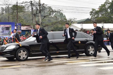 Jak mimo sankcji Kim Dzong Un zdobył opancerzoną limuzynę Mercedesa? Pomógł rosyjski statek widmo