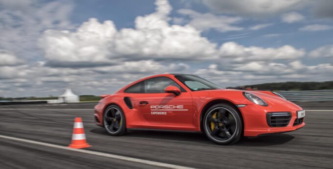 Jak wiedza zdobyta w trakcie szkoleń Porsche Experience pomoże Ci w codziennej jeździe?