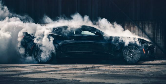 Motoryzacjo, nie pogięło cię przypadkiem? Epoka elektrycznych muscle cars nadciąga