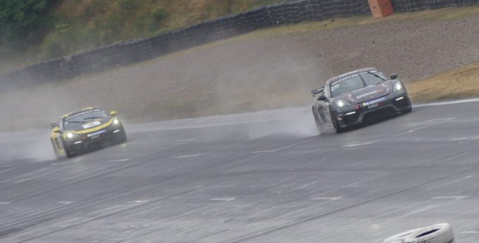 Samochód Jimka nie do odbudowania. Tylko 5 kierowców na mecie