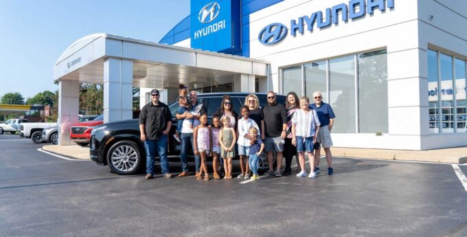 Ta 12-osobowa rodzina otrzymała właśnie nowego Hyundaia całkowicie za darmo