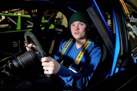 Jak 16-latek bez prawa jazdy może w Polsce legalnie jeździć w rajdach samochodowych?