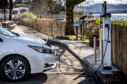 Wielka Brytania ma już więcej punktów ładowania samochodów elektrycznych niż stacji benzynowych