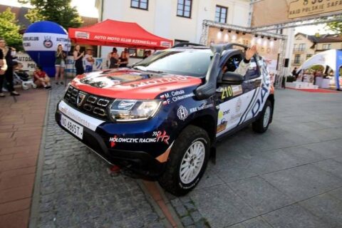 Dacia Duster Elf Cup: Cebula i Chilarzewski prowadzą na półmetku w Przasnyszu