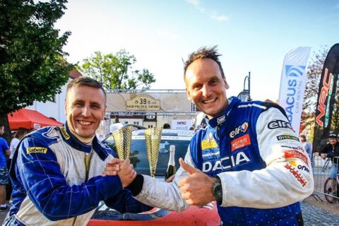 Kucharz z pasją do rajdów. Pascal Brodnicki podbija puchar Dacii Duster