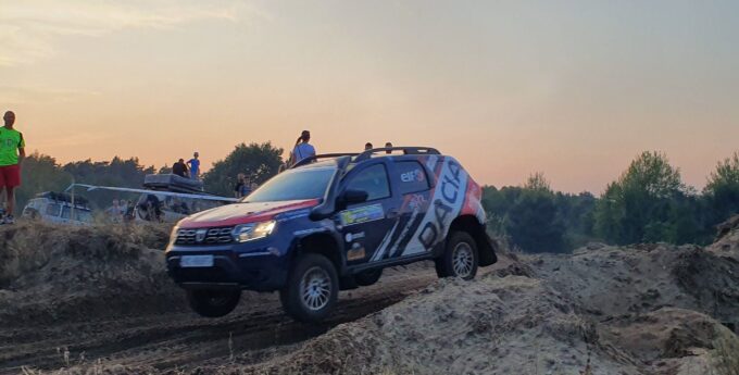 Dacia Duster Cup: Rzeżuchowski i Jermakow cisnęli na prologu Orlen Baja Poland