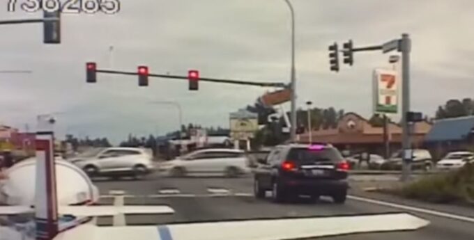 Awaryjne lądowanie na ruchliwej ulicy w USA