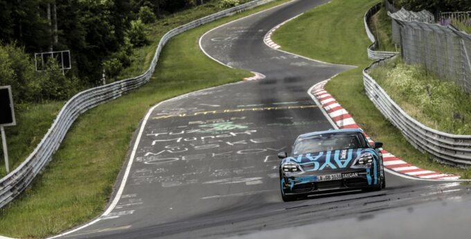 Nowe elektryczne Porsche Taycan z rekordem na północnej pętli Nurburgringu