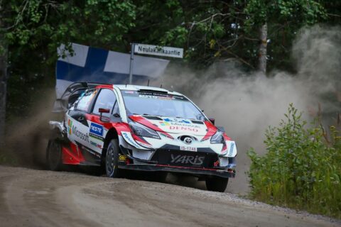 Rajd Finlandii: Walka w krainie Toyoty. Tanak przoduje stawce