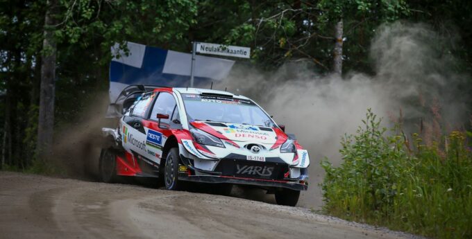 Rajd Finlandii: Walka w krainie Toyoty. Tanak przoduje stawce