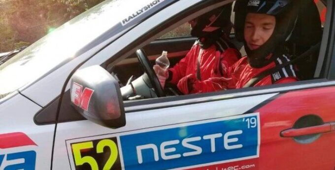 Zjarani Polacy udawali prawdziwą załogę w Rajdzie Finlandii. „Zależy nam na promocji w Polsce”