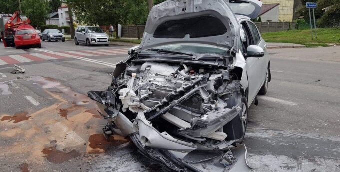 Eksperci spierają się, która z Toyot Yaris jest winna tej poważnej kraksy w Lublinie