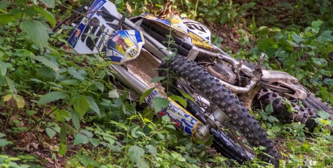 Wielkopolska: 14-letni Sebastian zabił się na motocyklu. Wjechał crossem w drzewo