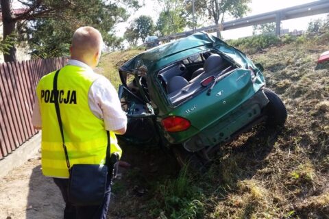 Policjant w Audi 80 zderzył się z Matizem. Choć nie był sprawcą, uciekł z miejsca śmiertelnego wypadku