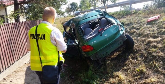 Policjant w Audi 80 zderzył się z Matizem. Choć nie był sprawcą, uciekł z miejsca śmiertelnego wypadku
