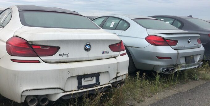 Tysiące fabrycznie nowych BMW od 4 lat stoi w Kanadzie. I gnije