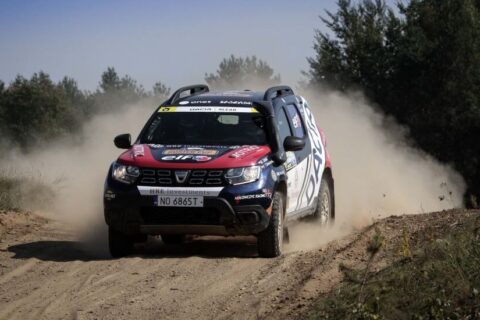 Czym różni się pucharowa Dacia od tej drogowej? Tłumaczy kierownik serwisu