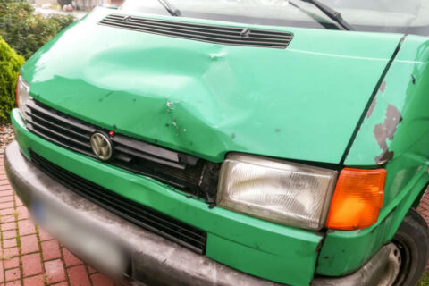 Potrącił młodą dziewczynę na przejściu dla pieszych. Prawo jazdy stracił wcześniej