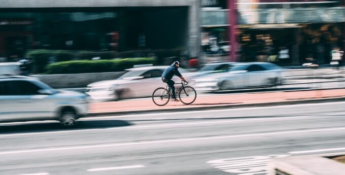 Aktywiści chcą tablic rejestracyjnych dla rowerów. „Anonimowość zachęca do łamania prawa”