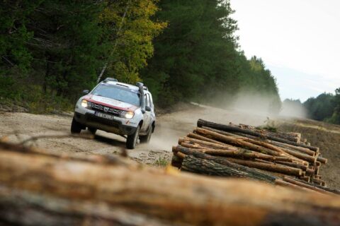 Dacia Duster Elf Cup: Grabowski i Binięda triumfują w Żaganiu. Dzień pod absolutną kontrolą