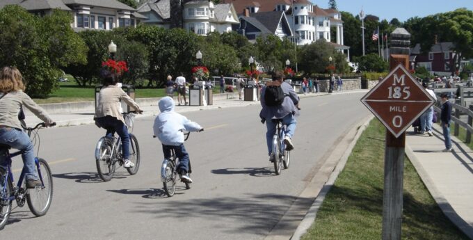 W Stanach istnieje miasto wolne od samochodów. Zakazano ich ponad 100 lat temu